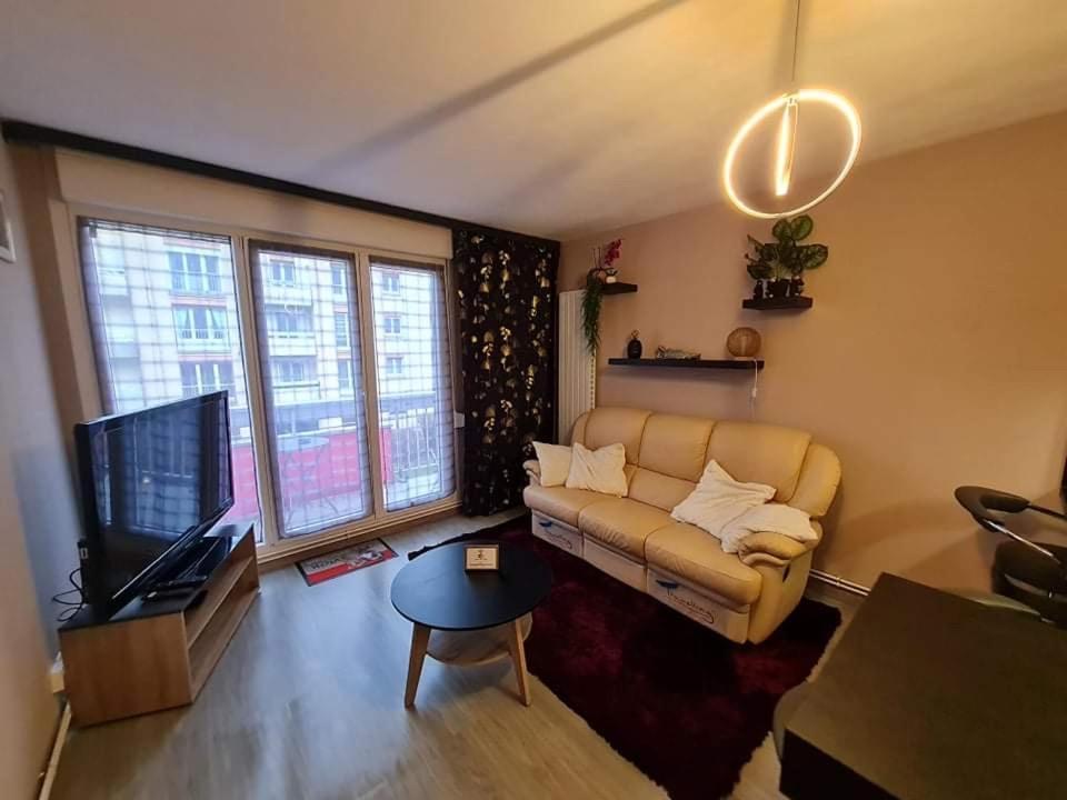Bel appartement proche commerces et centre ville avec WiFi Verdun Extérieur photo